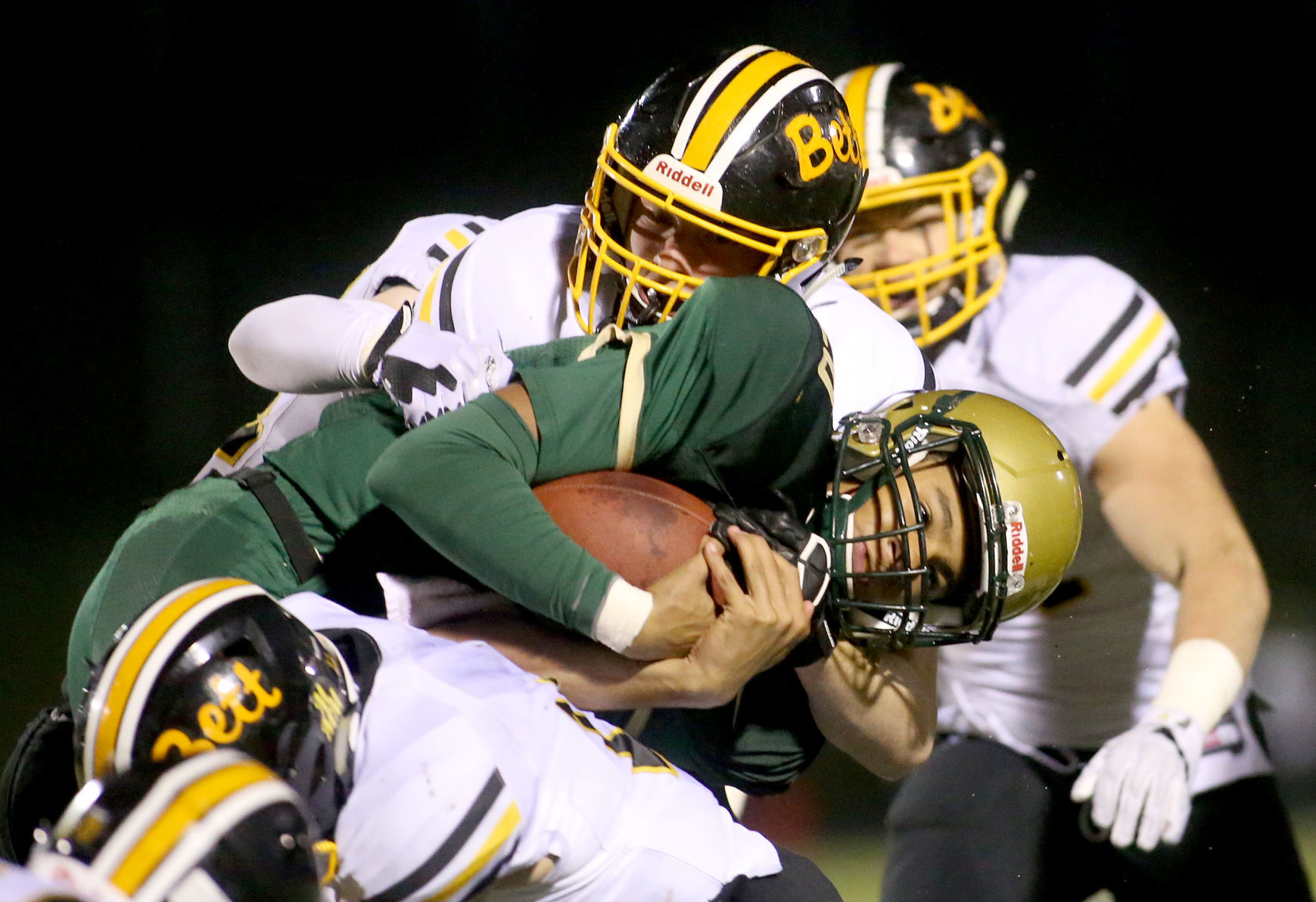 110218-Bett-ICWest-Playoffs-010
